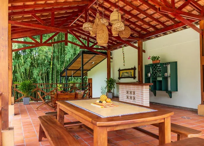 Agradable Cabana Cafetera Con Jacuzzi A 12 Min Del Centro De Pereira