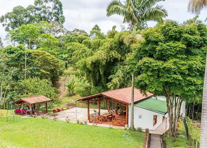 Agradable Cabana Cafetera Con Jacuzzi A 12 Min Del Centro De Pereira