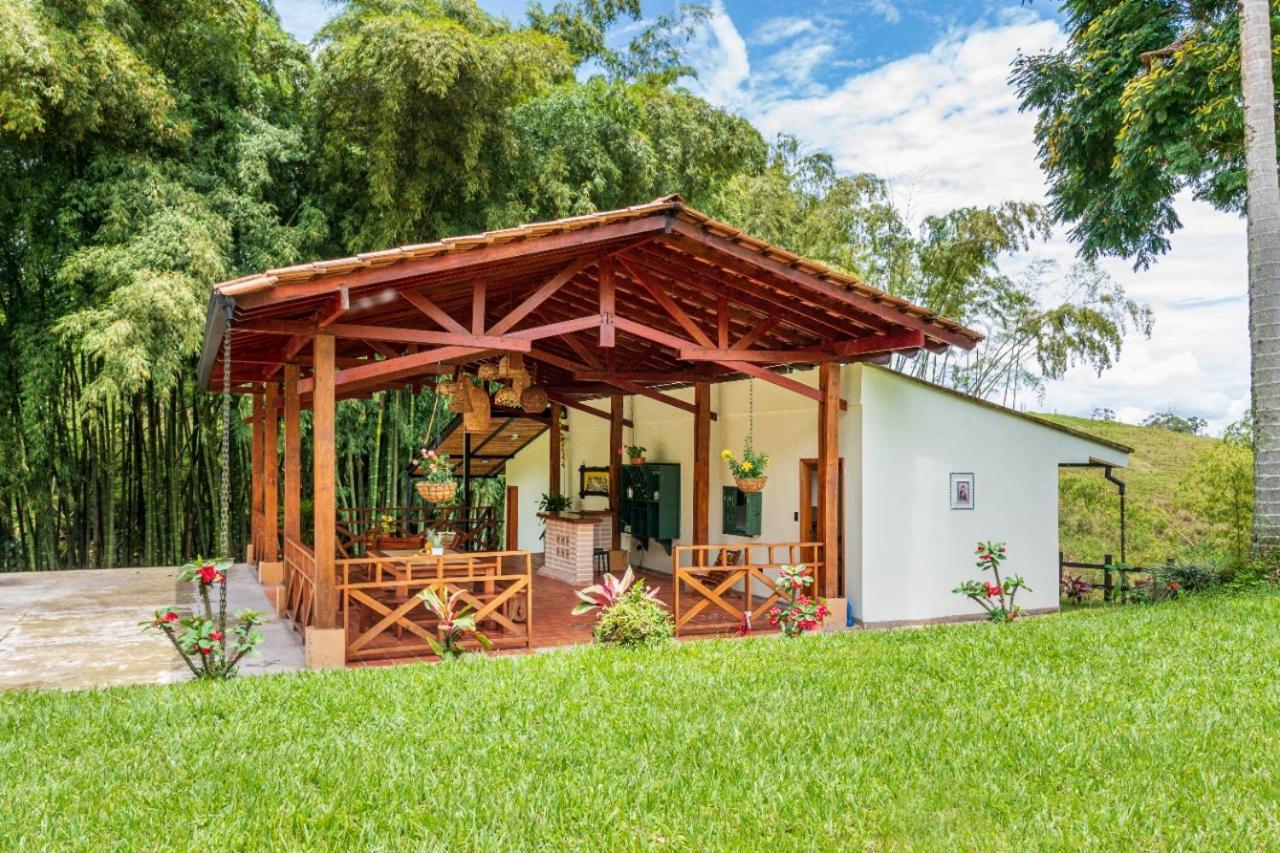 Agradable Cafetera Con Jacuzzi A 12 Min Del Centro De Chalet